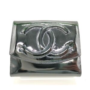 CHANEL - Black Enamel Wallet R1.051